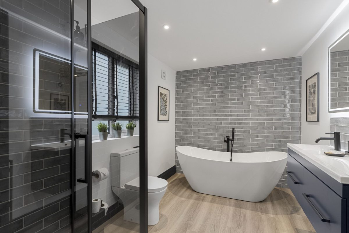A modern, clean bathroom in a holiday home in South Devon