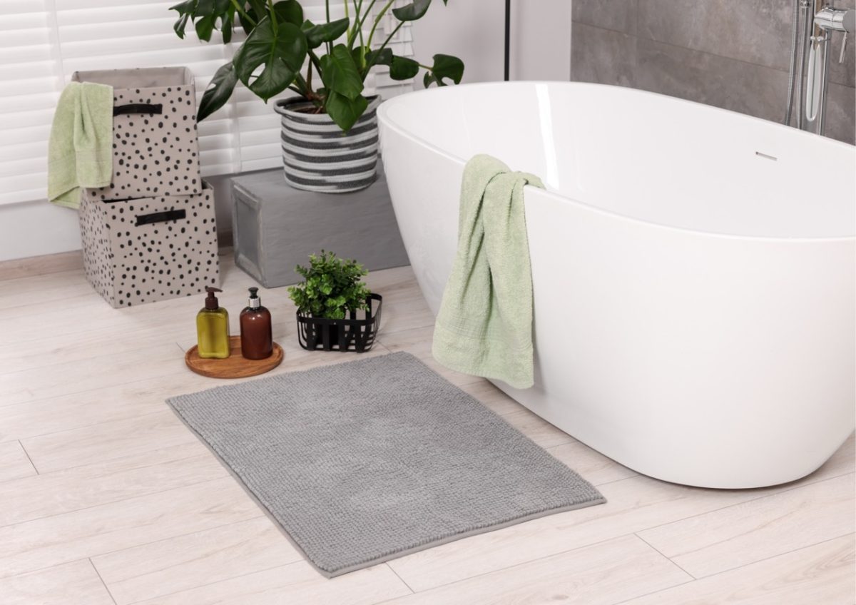 A bathroom in a holiday home in South Devon with bath mat and towels