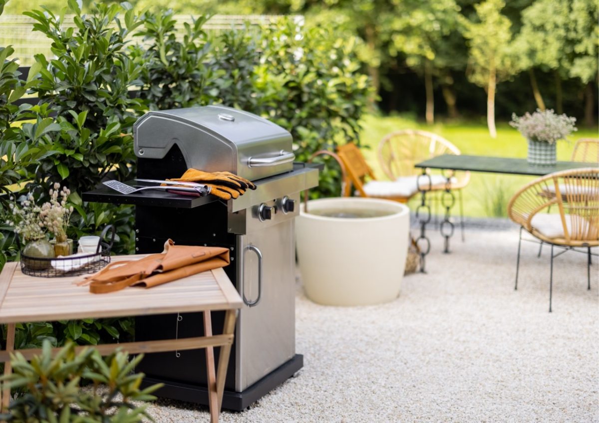 A barbecue and garden furniture in the garden of a holiday home in South Devon